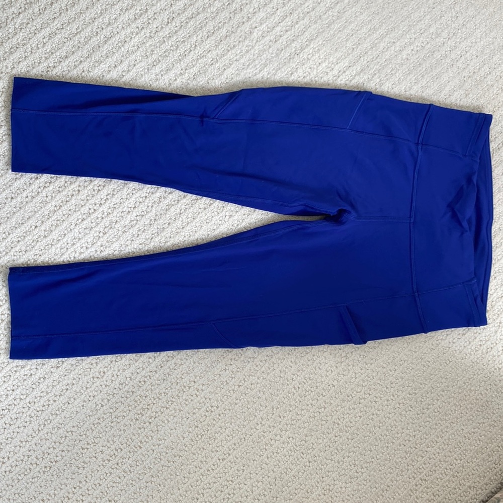 Lululemon size 6 royal blue cropped leggings